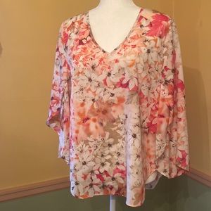 CALVIN KLEIN V-NECK FLORAL BLOUSE.  SIZE M